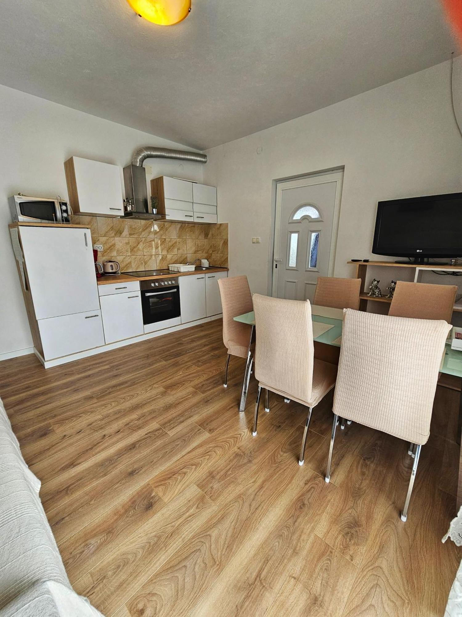 Apartments Plejic Seget Vranjica Bagian luar foto
